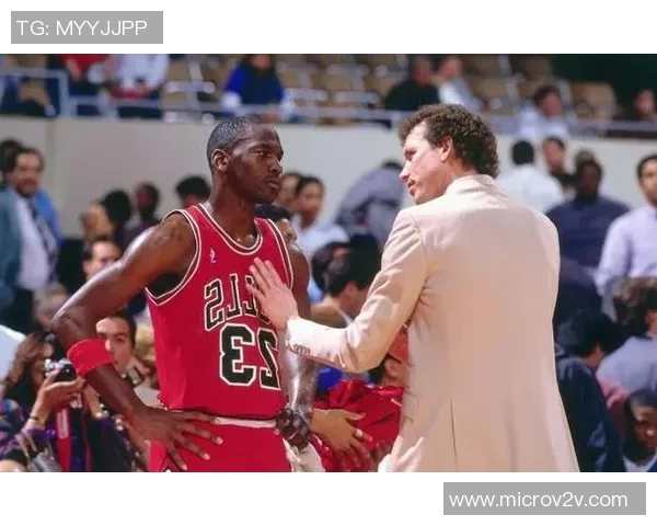 90年代公牛队与活塞队的经典对决回顾与战术分析